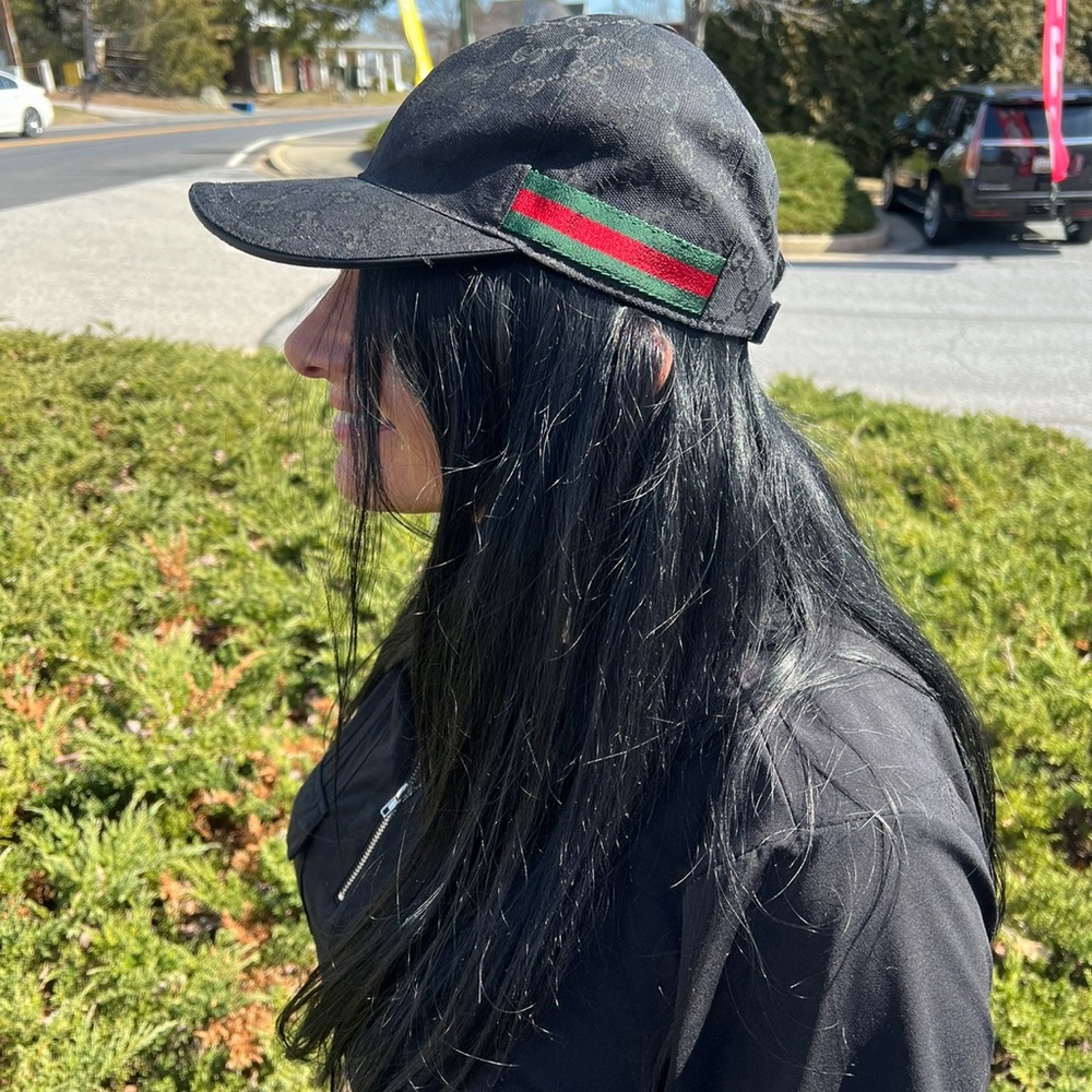 Gucci Black Cap with Iconic Green and Red Accent